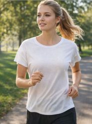 Jednolita koszulka z krókim rękawem - biały. Białe bluzki sportowe damskie Sinsay, l, bez kołnierzyka, bez ramiączek. Za 25.99 zł.