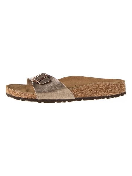Birkenstock Klapki w kolorze złotym rozmiar: 37. Żółte klapki damskie Birkenstock, bez wzorów, bez obcasa. Za 212.67 zł.