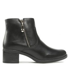 Botki Lasocki. Czarne botki damskie Lasocki, bez obcasa, na słupku, bez zapięcia. Za 269.99 zł.