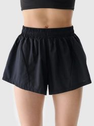 4F Szorty sportowe w kolorze czarnym rozmiar: S. Czarne spodenki sportowe damskie 4f, s, z materiału, outdoorowe. Za 65.85 zł.