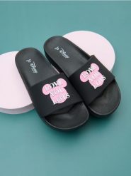 Klapki Myszka Miki - czarny. Czarne klapki damskie Sinsay, bez wzorów, bez obcasa. Za 35.99 zł.