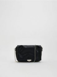 Torebka na ozdobnym łańcuszku - czarny. Czarne torebki klasyczne damskie Reserved, bez wzorów, ze skóry, bez dodatków. Za 119.99 zł.