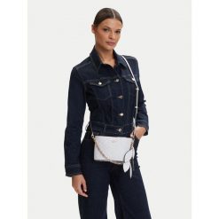Torebka Guess. Białe torebki klasyczne damskie Guess, z aplikacjami, bez dodatków. Za 674.99 zł.