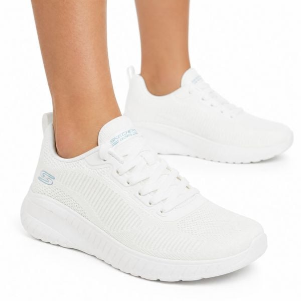 Buty damskie sportowe Skechers BOB SQUAD CHAOS FACE OFF. Białe buty sportowe na co dzień damskie Skechers, bez wzorów, z jeansu, trekkingowe. Za 219.00 zł.