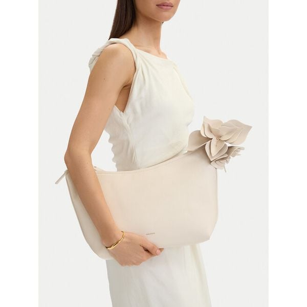 Torebka GINO ROSSI. Białe torebki klasyczne damskie Gino Rossi, bez wzorów, bez dodatków. Za 229.99 zł.