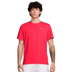 Koszulka do biegania męska Nike DV9315635. Czerwone t-shirty sportowe męskie Nike, l, z dzianiny, bez ramiączek, do biegania, dri-fit (nike). Za 275.00 zł.