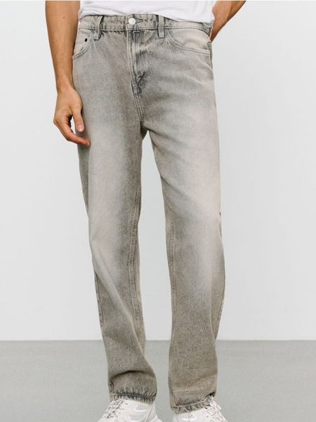 Spodnie jeansowe - kremowy. Białe spodnie materiałowe męskie Sinsay, bez wzorów, z jeansu. W wyprzedaży za 59.99 zł.