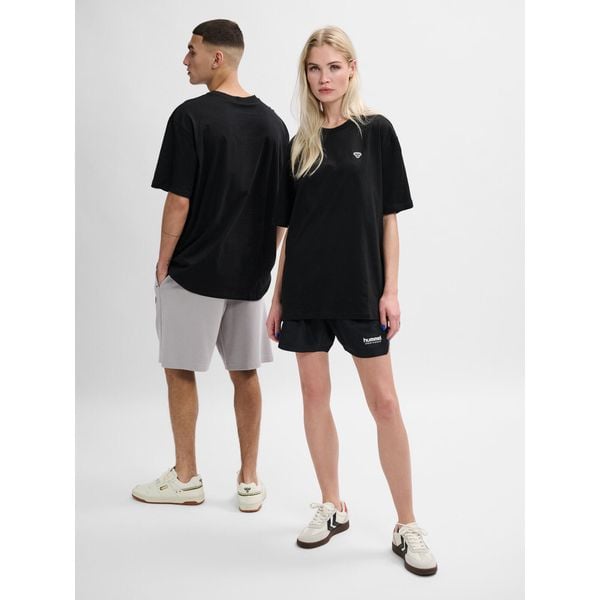 Koszulka Hummel Loose Bee. Czarne bluzki damskie HUMMEL, bez wzorów, bez ramiączek. Za 137.00 zł.