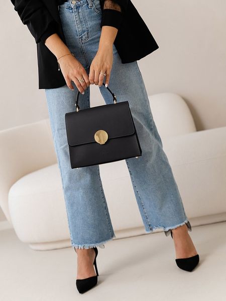 Lia Biassoni Skórzana torebka "Ensa" w kolorze czarnym - 26 x 22 x 12 cm rozmiar: onesize. Czarne torebki klasyczne damskie Lia Biassoni, bez wzorów, z materiału, bez dodatków. Za 304.99 zł.