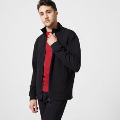 Bluza na zamek męska Domyos Gym & Pilates Crew 500. Czarne bluzy bez kaptura męskie DOMYOS, bez wzorów, z bawełny, klasyczne, bez kołnierzyka, bez ramiączek. W wyprzedaży za 79.99 zł.