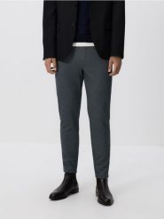 Spodnie regular fit - granatowy. Niebieskie spodnie materiałowe męskie Reserved, bez wzorów, z bawełny. W wyprzedaży za 79.99 zł.