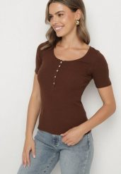 Brązowy Prążkowany T-shirt z Bawełny Ozdobiony Guzikami Tasavia. Brązowe t-shirty damskie Born2be, m, z aplikacjami, z bawełny, bez kołnierzyka. Za 59.99 zł.