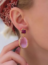 Pierres delicates Pozłacane kolczyki-wkrętki z kocim okiem i agatami rozmiar: onesize. Różowe kolczyki damskie Pierres delicates, z agatem, pozłacane. Za 117.45 zł.