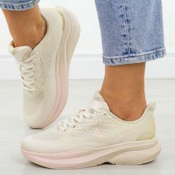 Różowe przewiewne buty damskie McArthur Mc21w. Czerwone obuwie do biegania damskie McArthur. Za 199.00 zł.