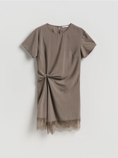 Sukienka z koronką - beżowy. Brązowe sukienki damskie Reserved, na co dzień, l, bez wzorów, z koronki, bez kołnierzyka, bez ramiączek, proste. Za 139.99 zł.