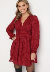 Bordowa Rozkloszowana Sukienka Koronkowa z Gumką w Pasie Semittes. Czerwone sukienki damskie Born2be, na randkę, l, z aplikacjami, z koronki, eleganckie, bez kołnierzyka, bez ramiączek, mini, rozkloszowane. W wyprzedaży za 143.99 zł.