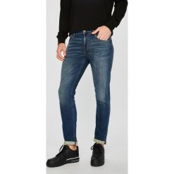 Guess Jeans - Jeansy Chris. Niebieskie jeansy męskie Guess Jeans. W wyprzedaży za 299.90 zł.