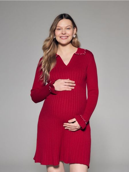Sukienka z kołnierzykiem - czerwony. Czerwone sukienki damskie Reserved, l, bez wzorów, z dzianiny, bez kołnierzyka, bez ramiączek, mini, dopasowane. Za 179.99 zł.