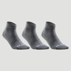 Skarpety sportowe RS160 mid 3 pary. Szare skarpetki damskie ARTENGO, bez wzorów, z bawełny. Za 34.99 zł.