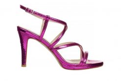 Sandały Bayla-187 587-1127 Fuchsia 187093, Różowy, Skóra ekologiczna - 39. Czerwone sandały damskie Bayla, bez wzorów, z lakierowanej skóry, bez obcasa, na platformie. W wyprzedaży za 152.10 zł.
