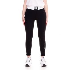 Legginsy z bawełna na co dzień na siłownię. Czarne legginsy damskie LEONE 1947 APPAREL, bez wzorów, z bawełny, na fitness i siłownię. W wyprzedaży za 79.36 zł.