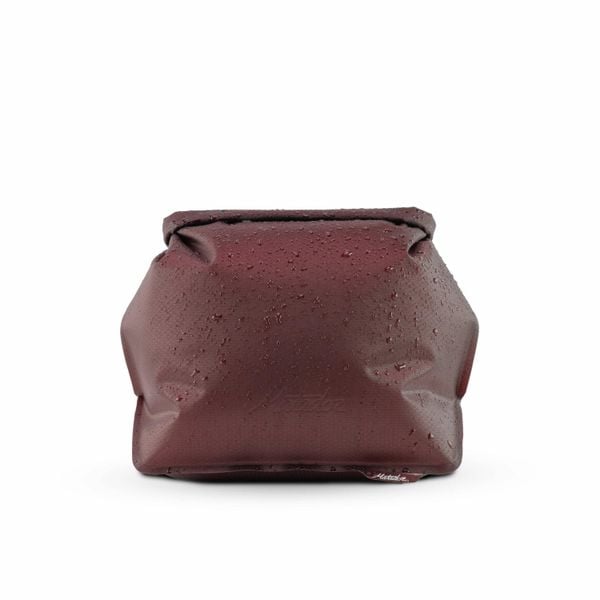 Torba toaletowa FlatPak™ marki Matador. Czerwone torebki klasyczne damskie MATADOR, bez wzorów, z materiału, bez dodatków. Za 129.99 zł.