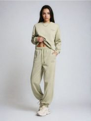 Spodnie jogger z miękkim wnętrzem - niebieski. Niebieskie spodnie materiałowe damskie Sinsay, bez wzorów. Za 29.99 zł.