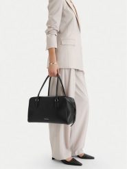 GINO ROSSI Torebka EO-LA321-820-1 Czarny. Czarne torebki klasyczne damskie Gino Rossi, bez wzorów, ze skóry, bez dodatków. Za 499.99 zł.