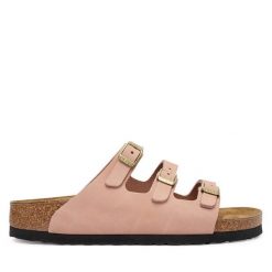 Klapki Birkenstock. Czerwone klapki damskie Birkenstock, bez wzorów, bez obcasa. Za 529.99 zł.