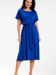 Sukienka Model A576 Blue - awama. Niebieskie sukienki damskie Awama, do pracy, l, bez wzorów, z wiskozy, biznesowe, bez kołnierzyka, plus size, bez ramiączek, midi, rozkloszowane. Za 307.52 zł.