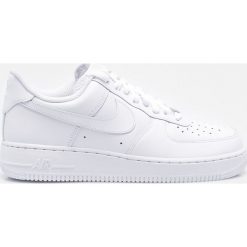 Nike Sportswear - Buty Air Force 1. Białe buty sportowe na co dzień męskie Nike Sportswear, z materiału, bez zapięcia. Za 419.90 zł.