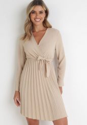 Beżowa Sukienka Plisowana z Kopertowym Dekoltem i Paskiem Minesia. Brązowe sukienki damskie Born2be, m, bez wzorów, z materiału, eleganckie, bez kołnierzyka, bez ramiączek, mini, kopertowe. W wyprzedaży za 87.99 zł.