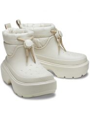 Crocs Botki zimowe "Stomp Puff" w kolorze kremowym rozmiar: 41/42. Brązowe botki damskie Crocs, na zimę, z materiału, bez obcasa, bez zapięcia. Za 298.67 zł.