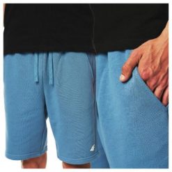 Spodenki dresowe męskie 4F 4FWSS25TSHOM0818. Niebieskie szorty męskie 4f, bez wzorów, z bawełny. Za 69.99 zł.