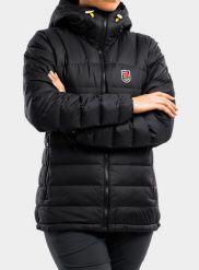 Kurtka puchowa damska Fjallraven Expedition Pack Down Hoodie. Czarne kurtki damskie Fjällräven, na zimę, s, bez wzorów, z materiału, bez kaptura. Za 1,718.40 zł.