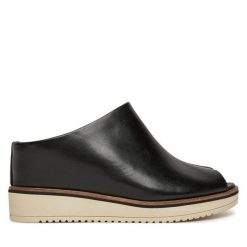 Klapki Tamaris. Czarne klapki damskie Tamaris, bez wzorów, bez obcasa. Za 279.99 zł.