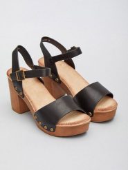 Bellucci Sandały w kolorze czarnym rozmiar: 41. Czarne sandały damskie Bellucci, bez wzorów, bez obcasa, na koturnie. Za 144.95 zł.