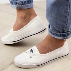 Białe tenisówki damskie Lee Cooper 1791. Białe trampki i tenisówki damskie Lee Cooper, bez wzorów, z tkaniny. Za 149.00 zł.