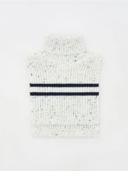Strukturalny komin - złamana biel. Szaliki dziecięce Reserved, z dzianiny, bez ramiączek. W wyprzedaży za 22.99 zł.