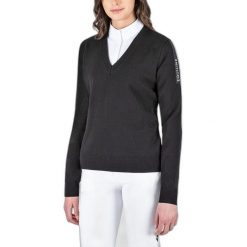 Damski sweter v-neck Equiline Cinoc. Czarne swetry klasyczne damskie EQODE BY EQUILINE, na zimę, bez kołnierzyka. W wyprzedaży za 522.50 zł.