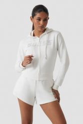 GUESS Biała damska bluza z cyrkoniami Primula. Białe bluzy bez kaptura damskie Guess, s. W wyprzedaży za 227.99 zł.