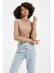Trendyol Koszulka w kolorze jasnobrązowym rozmiar: M. Brązowe bluzki damskie Trendyol, m, bez wzorów, bez kołnierzyka, bez ramiączek. Za 86.99 zł.