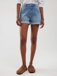 Szorty damskie jeansowe niebieskie Ayako 498. Niebieskie szorty damskie Big Star, bez wzorów, z denimu, klasyczne, z podwyższonym stanem. W wyprzedaży za 139.99 zł.