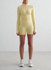 Damskie szorty wysoki stan, squat proof, invisible scrunch Shape Seamless żółte. Żółte szorty damskie Aim'n, bez wzorów, z dzianiny, z podwyższonym stanem. Za 212.00 zł.