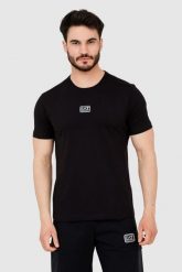 EA7 Czarny t-shirt męski z naszywką z logo. Czarne t-shirty męskie EA7 Emporio Armani, m, z aplikacjami, bez kołnierzyka. W wyprzedaży za 199.99 zł.