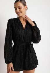 Czarny Kombinezon o Kopertowym Kroju Zdobiony Błyszczącą Nitką i Wiązany w Pasie Venvina. Czarne kombinezony damskie Born2be, l, z aplikacjami, eleganckie, bez kołnierzyka, bez ramiączek. Za 139.99 zł.