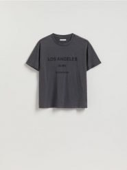 T-shirt z napisem - ciemnoszary. Szare t-shirty damskie Reserved, l, bez wzorów, z bawełny, bez kołnierzyka. Za 59.99 zł.