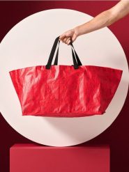 Torba na zakupy - czerwony. Czerwone torebki klasyczne damskie Sinsay, bez wzorów, bez dodatków. Za 9.99 zł.