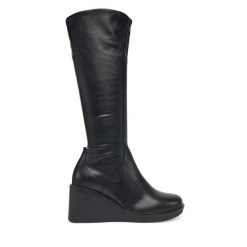 Kozaki Vagabond Shoemakers. Czarne kozaki damskie Vagabond Shoemakers, bez obcasa, na koturnie. Za 899.99 zł.