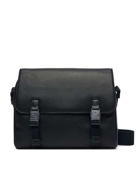 Calvin Klein Saszetka Emblem Hw Flap Messenger LV04D3508G Czarny. Czarne saszetki męskie CALVIN KLEIN, ze skóry. Za 649.99 zł.